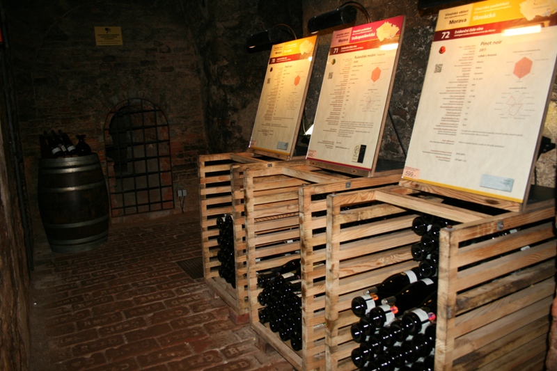 Valtice pilies rūsiuose didelės vyno atsargos